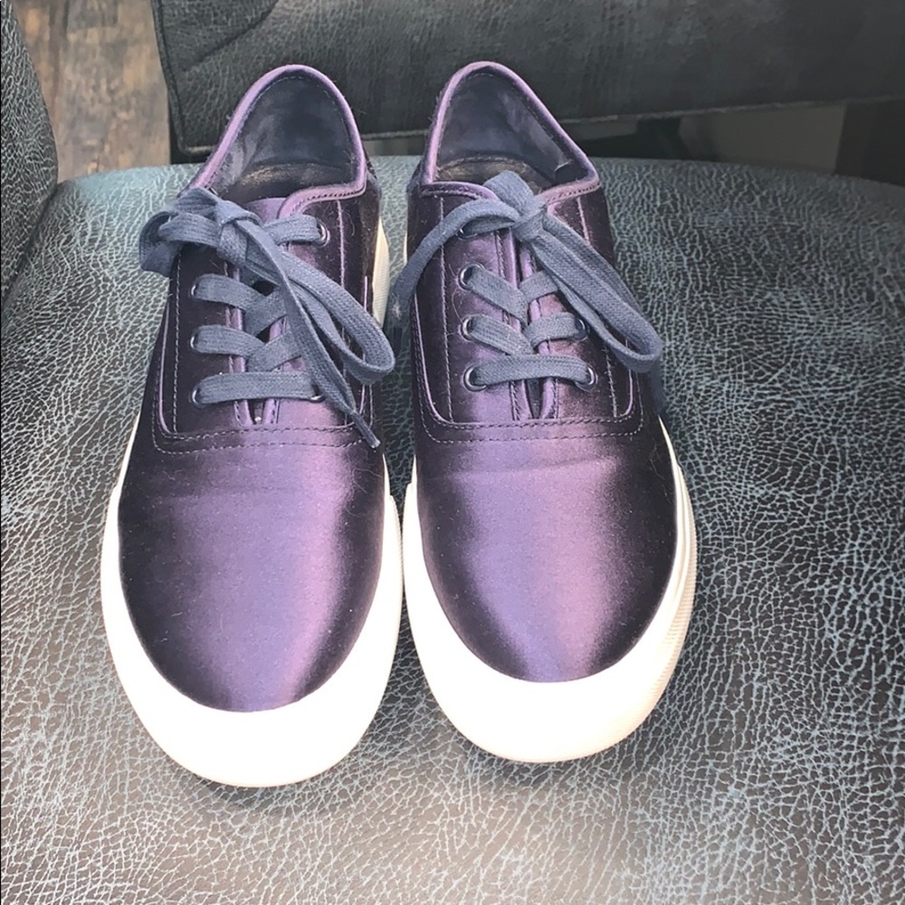 NEW VINCE BLUE SNEAKERS SIZE 7